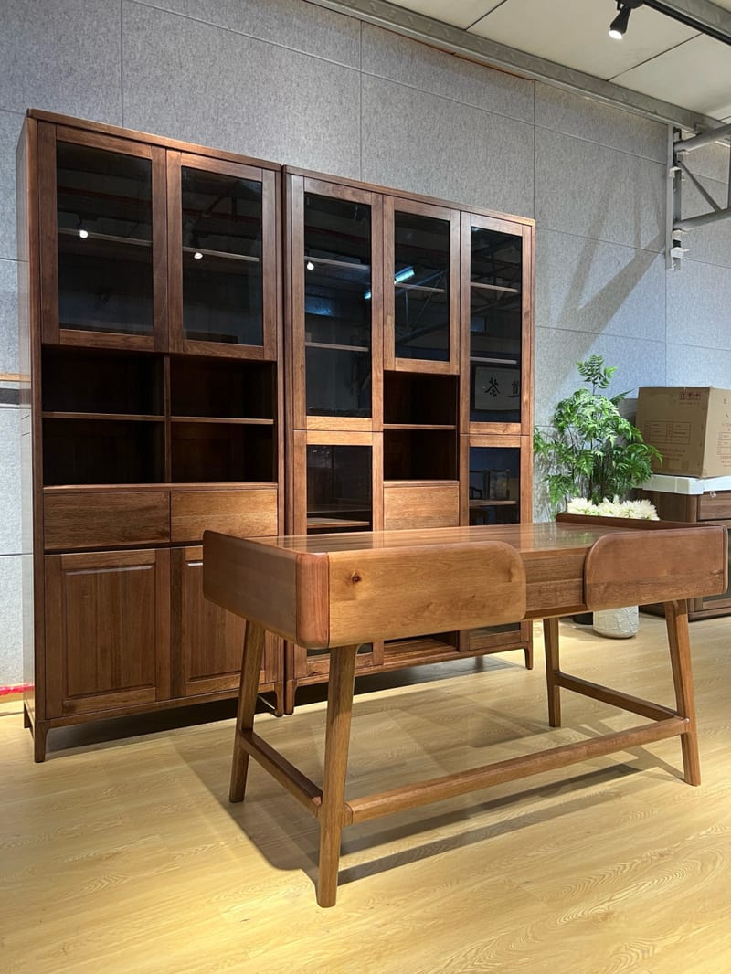 Jianwu German-Style 01S-72B Three-Door Solid Wood Bookcase