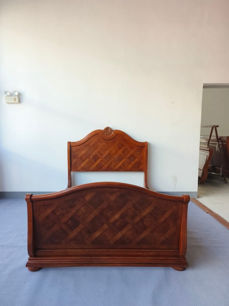 SOUTHERN ART Solid Wood Queen Sleigh Bed