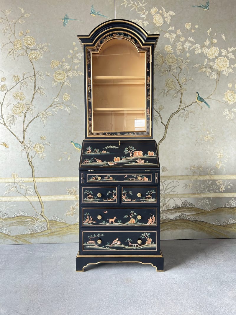 Elizabeth II Solid Birch Black Hand-Painted Display Vanity Cabinet
