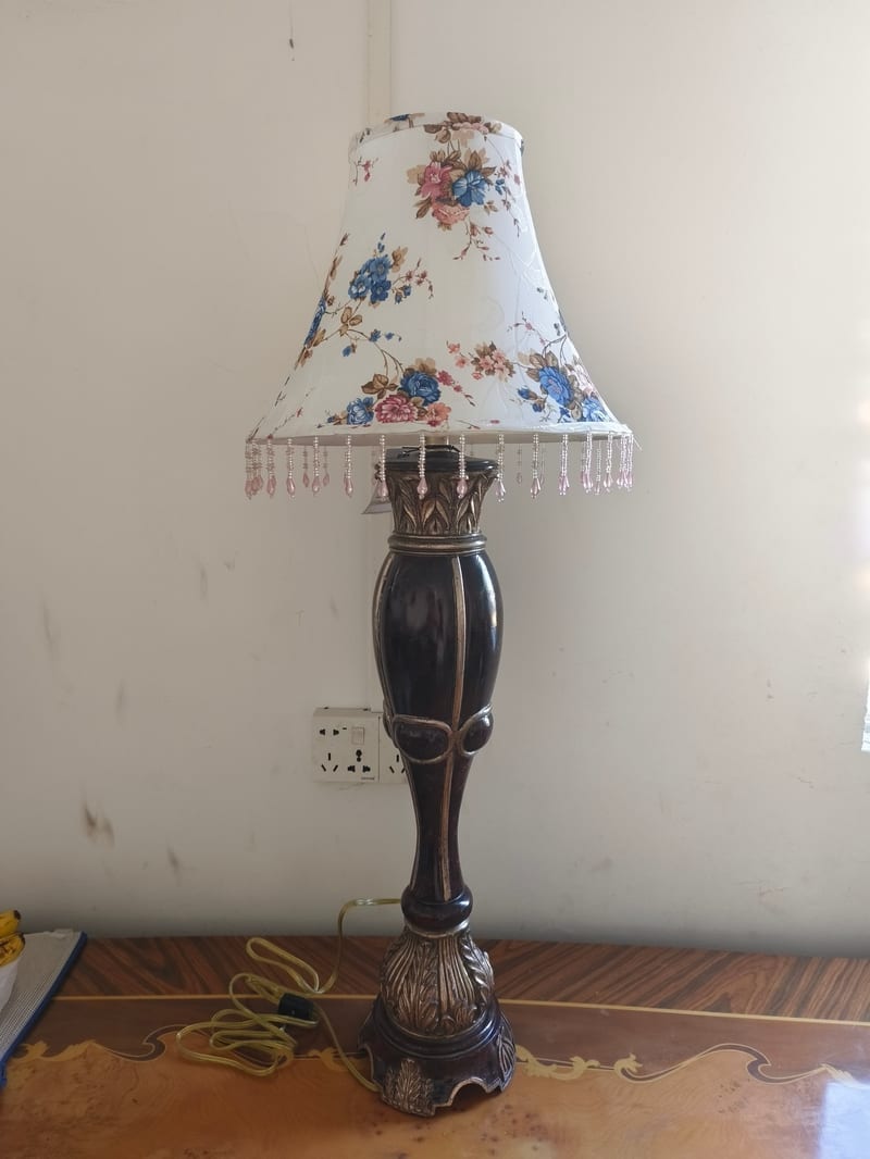 Vintage-Style Floor Lamp in Deep Brown, Adjustable Light