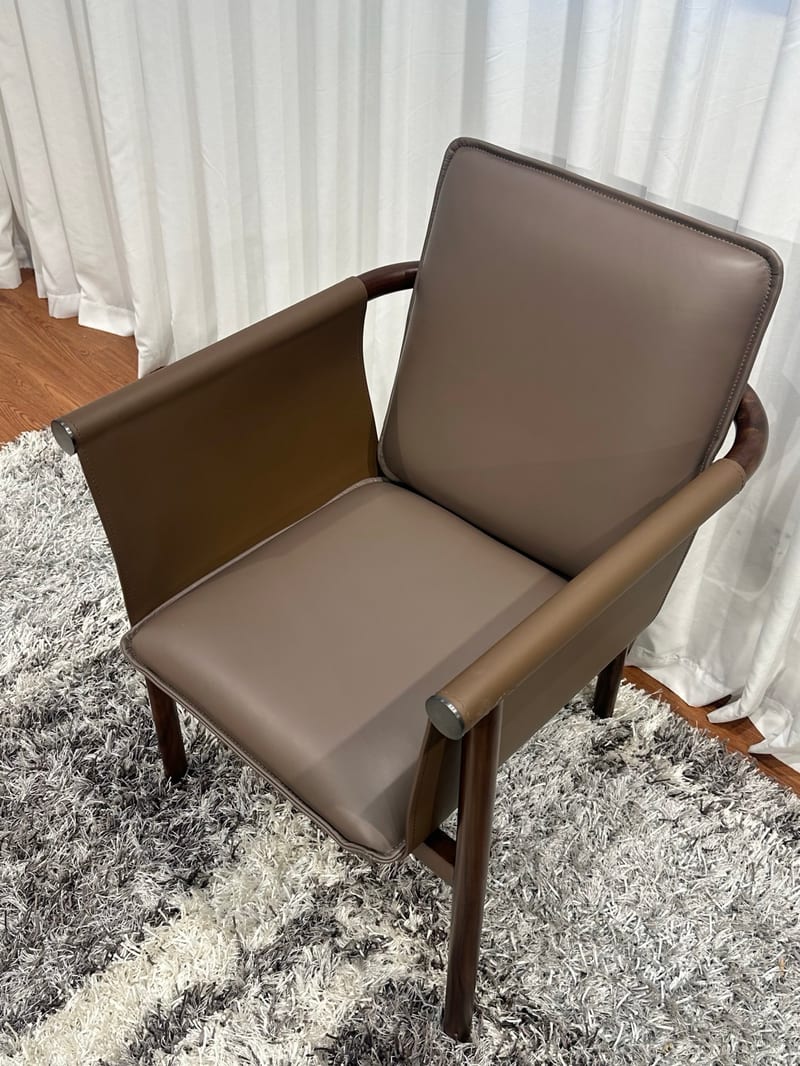 Yingeli Givenchy Era Full-Grain Leather Arm Dining Chair