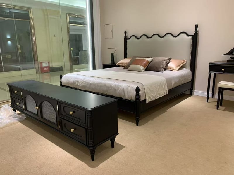 Britain House American Retro Solid Wood Leather Bed