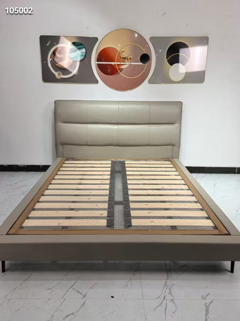 8042# Top-Grain Leather Upholstered Bed, Solid Wood Frame