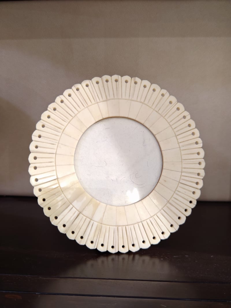 Qikezhijia Bone Inlay Round Photo Frame, Off-White