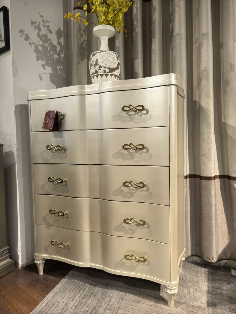 American Dresser in Champagne