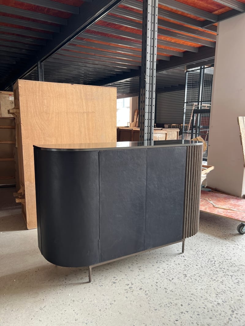 Menoirmbbo-BT8041 Black Veneer Bar Cabinet