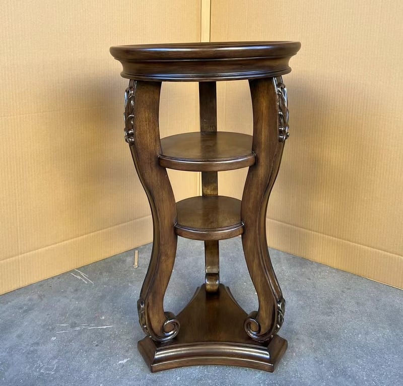Louis XIII Carved Solid Rubberwood Round Accent Table