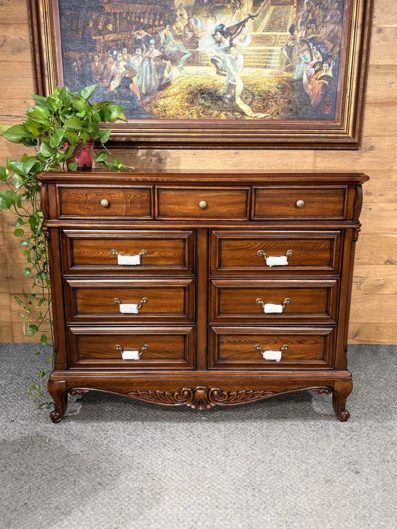 M913 American Nine-Drawer Dresser in Solid Elm