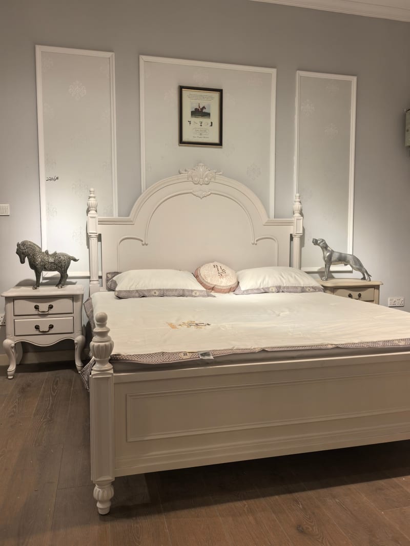 American Classic Solid Mahogany Queen Bed in Ivory White with Two Nightstands