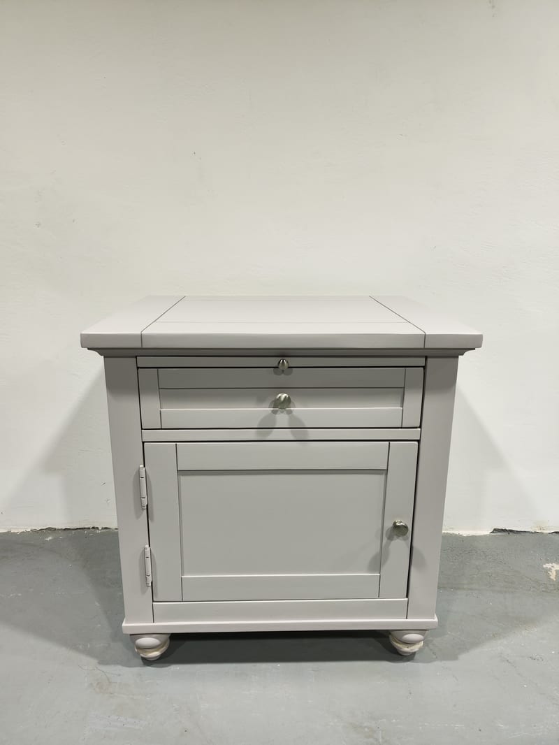 FOUR CORNERS Light Gray Solid Wood Nightstand with Double Doors