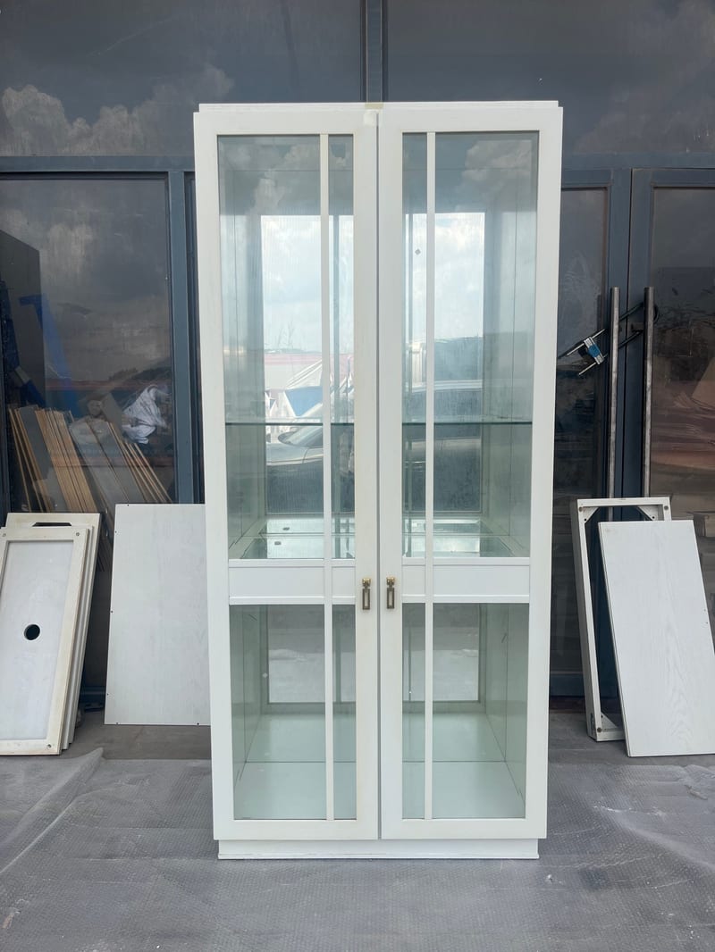 Yinggelijia Light-Tone Double-Door Wine Cabinet