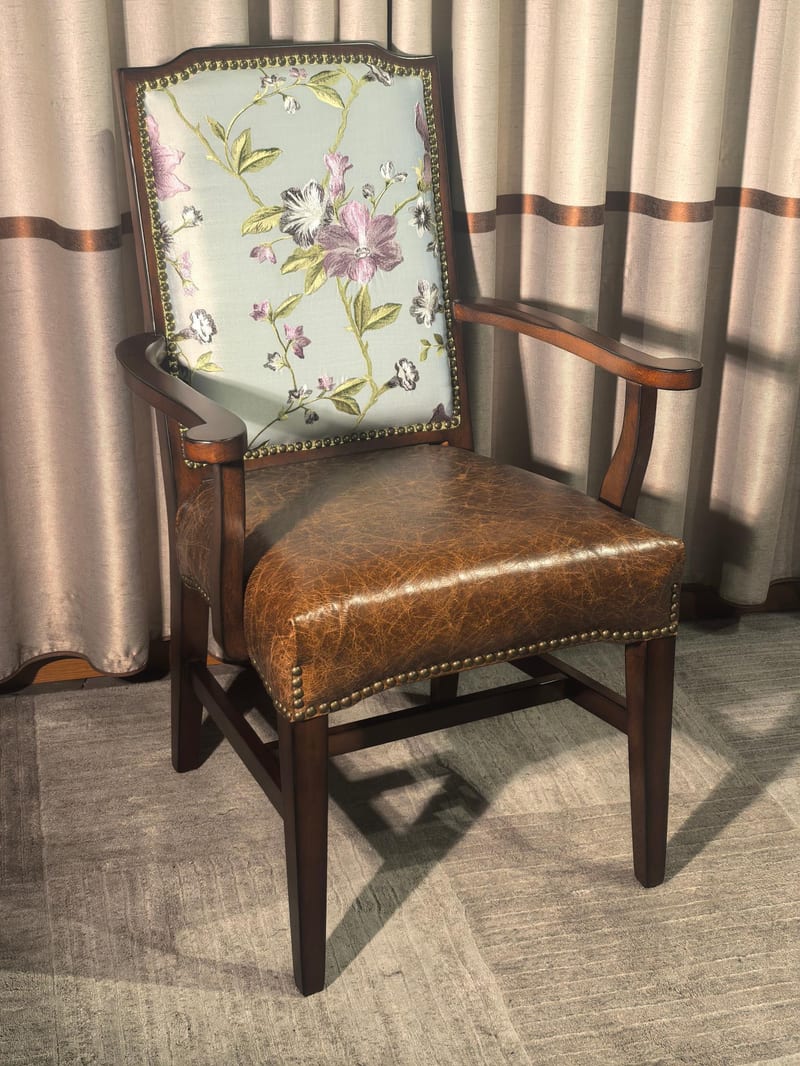 Kezhi 106-AC American Solid Wood & Leather Armchair