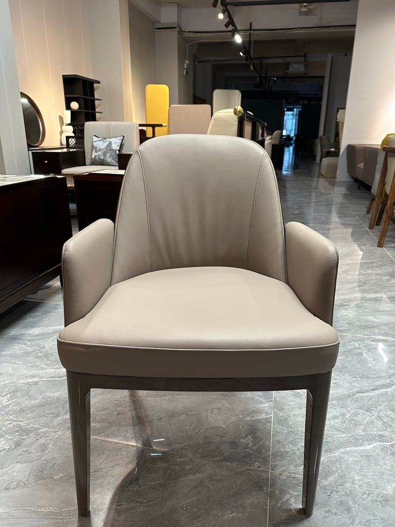 Basen Jizhi Beini Italian Solid Wood Leather Dining Chair