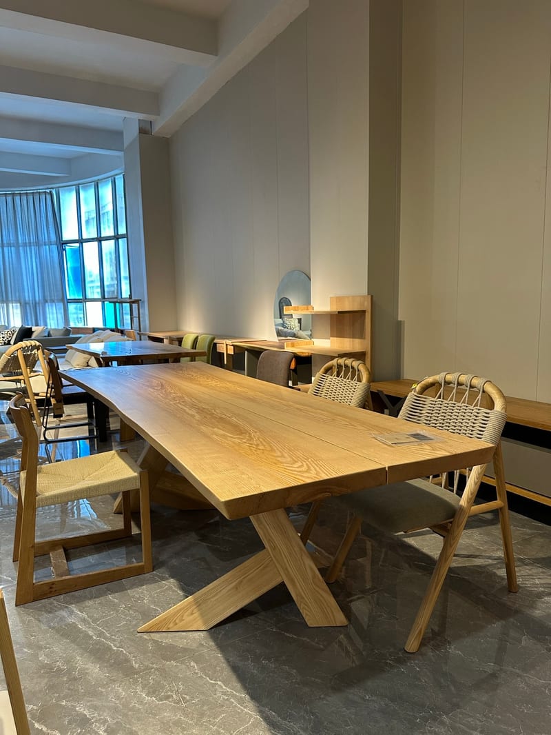 DAaZ K7101D Solid Ash Plank Table